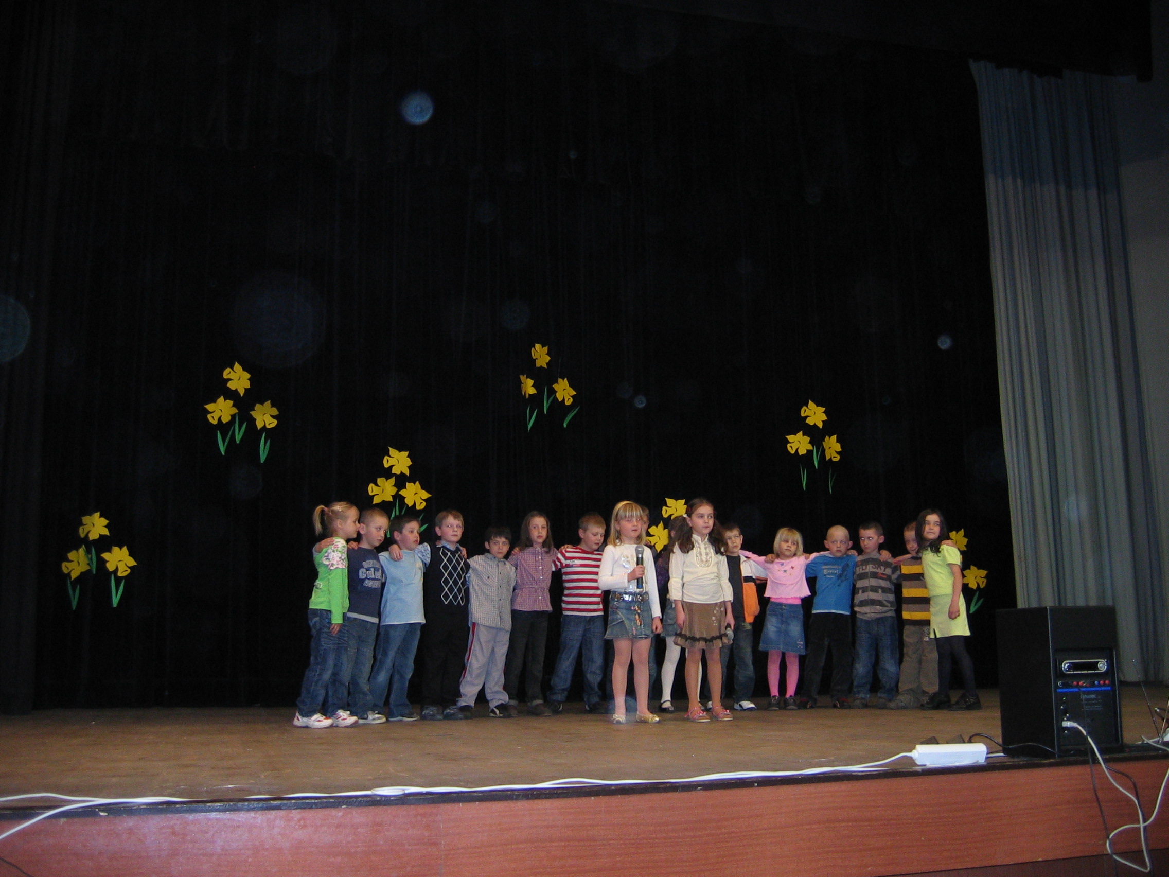 Fotogaléria 2009_04_05- ZŠ -slávnostná kultrúrna akadémia (14) 2009_04_05- ZŠ -slávnostná kultrúrna akadémia