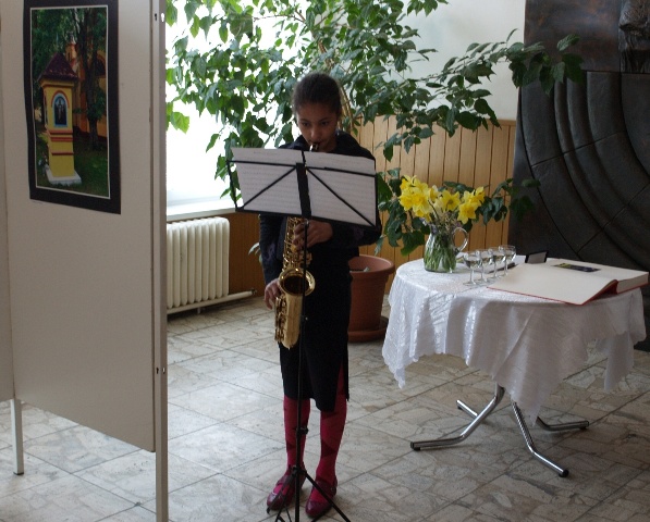 Fotogaléria 2011_04_08 100. výroči úmrtia PhDr. Víťazoslava Cintulu, Zabudnutí svedkovia histórie - výstava kaplniek, krížov a Božích múk. (25) 2011_04_08 100. výroči úmrtia PhDr. Víťazoslava Cintulu, Zabudnutí svedkovia histórie - výstava kaplniek, krížov a Božích múk.