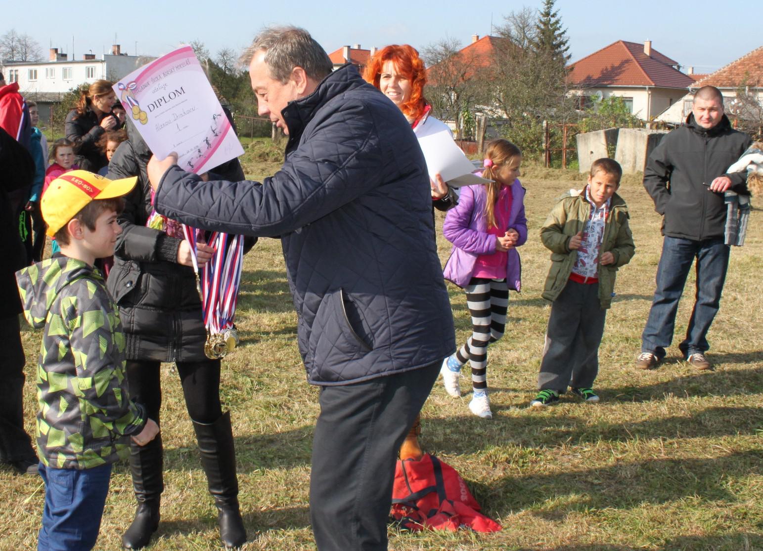 Fotogaléria 2014_10_24 Beh o pohár starostu obce (5) 2014_10_24 Beh o pohár starostu obce