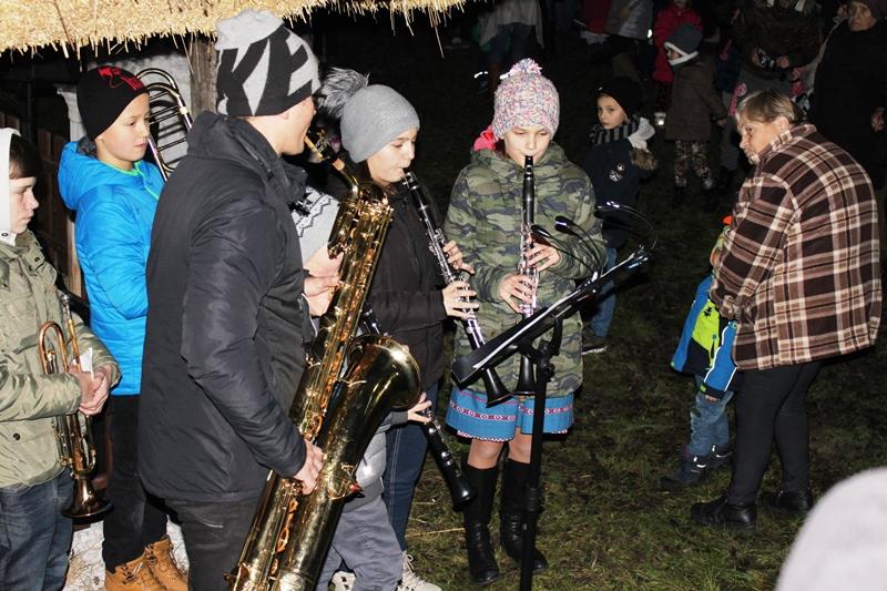 Fotogaléria 2017-12-22 Vianoce pri slamenom domčeku (11) 2017-12-22 Vianoce pri slamenom domčeku